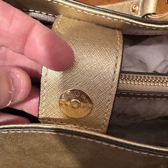 Michael Kors like new gold metallic Cynthia Staffiano leatherr satchel - Picture 4 of 7